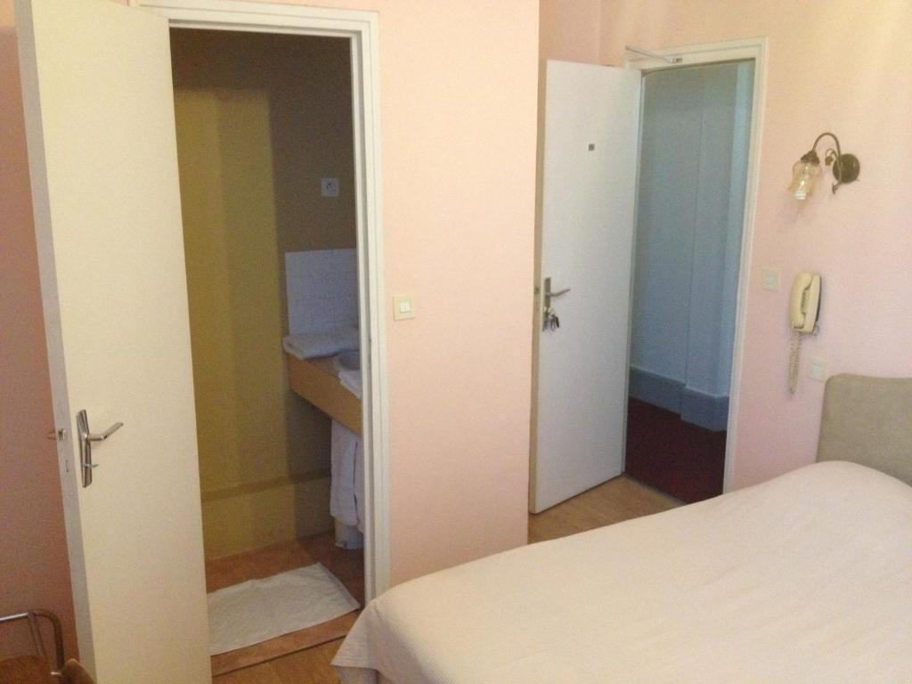 Hotel Le Fecamp Bolbec Cameră foto